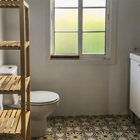 3 Bedroom Cozy In Ortigueira O Porto de Espasante